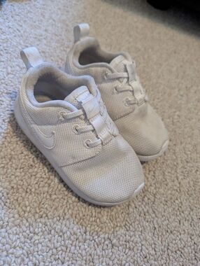 White Nike Slip On Shoes Size 8